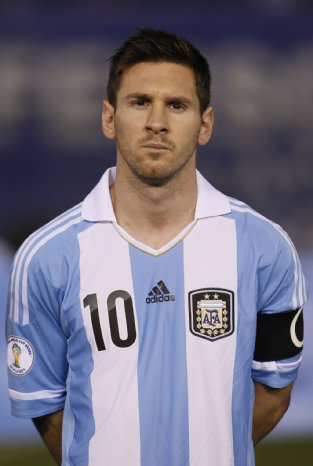 Lionel Messi (Argentina). La temporada 2013-2014 no ha sido la mejor para el delantero rosarino, afectado por lesiones. No obstante, tras regresar a las canchas, Messi ha demostrado su acostumbrado nivel y Argentina vuelve a apostar l.