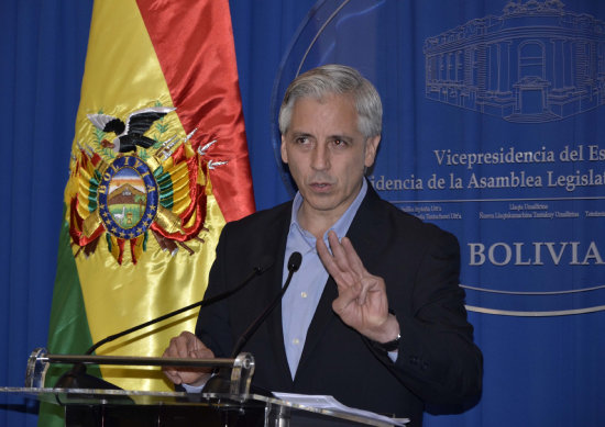 EXPLICACIN. El vicepresidente lvaro Garca Linera, en conferencia de prensa.