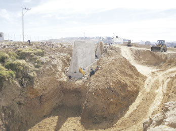 AVANCE. La empresa ISSA Concretec realiza obras en la avenida de Villa Marlecita.