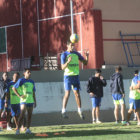 El equipo estudiantil entren ayer en la cancha de El Bosquecillo de la zona de Fancesa.