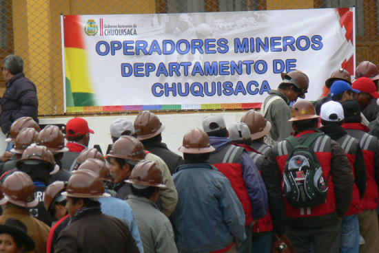 REGISTRO. Unas 250 personas participan del primer Encuentro Departamental Minero.