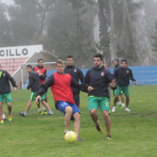 La ltima prctica del cuadro estudiantil fue el viernes, en la cancha de El Bosquecillo; ayer, los hinchas capitalinos se ausentaron en una veintena de autobuses rumbo a Warnes.