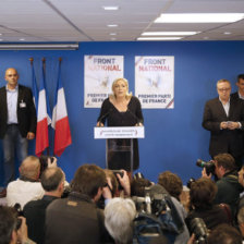 DERECHA. La candidata del Frente Nacional en Francia, Marine Le Pen.