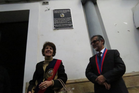 DISTINCIN. La Universidad coloc una plaqueta en la fachada de su casa natal.