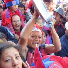 El popular Lobito no falt a la celebracin estudiantil.