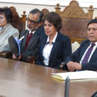 PRESENTACIÓN. Las nuevas autoridades Elizabeth Flores (i) y Benigno Méndez (d) junto al ex virrector Juan Hinojosa y la ex rectora Virginia Kolle.