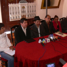 ANUNCIO. La conferencia de prensa realizada ayer, con el Viceministro de Educacin Regular (izq.)