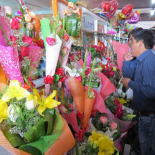 COMERCIO. Regalos, flores, tortas y ms se vendieron en grandes cantidades.