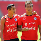 Alexis Sánchez (i) y Eduardo Vargas comandarán el ataque de Chile para el amistoso contra Egipto.
