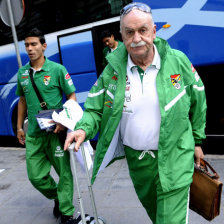 Azkargorta y los integrantes de la seleccin al llegar a Sevilla.