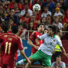 Una jugada del partido de ayer, disputado en el estadio Ramn Snchez Pizjun, entre Espaa y Bolivia.