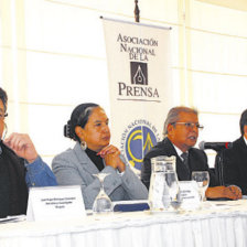 DEBATE. La mesa redonda organizada por la Asociacin Nacional de la Prensa en la ciudad de La Paz.