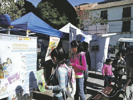 FERIA. En la plazuela San Francisco se ofreci servicios de salud gratuitos al pblico.