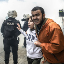 REPRESIN. La Polica turca empleando gases lacrimgenos para contener la manifestacin.