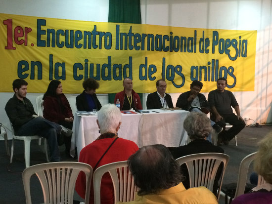 ENCUENTRO. El escritor Alex Ailln presenta 4000 en el Festival Internacional de Poesa en la Ciudad de los Anillos.