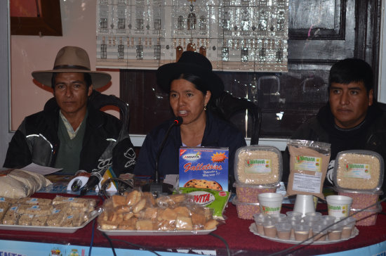 PROMOCIN. Autoridades de la Gobernacin y del municipio de Tomina lanzaron ayer, la primera Feria Departamental del Amaranto.