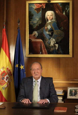 SORPRESIVO. Juan Carlos I de Espaa se dirige a su pas a travs de una cadena de televisin, donde hizo pblica su decisin.