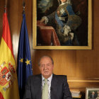 SORPRESIVO. Juan Carlos I de Espaa se dirige a su pas a travs de una cadena de televisin, donde hizo pblica su decisin.