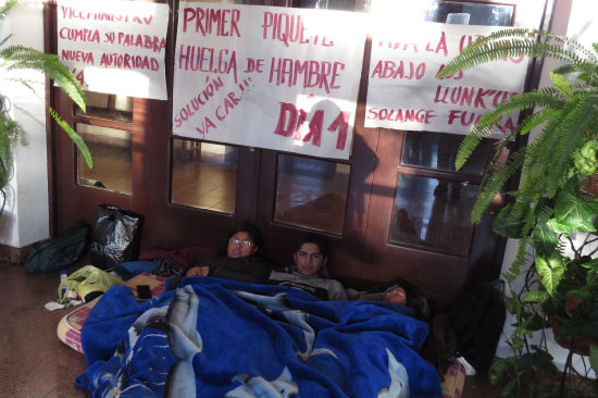 PROTESTA. Ayer, tres estudiantes de la Escuela de Maestros Mariscal Sucre asumieron la medida extrema de la huelga de hambre.