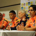 Falcao (d) habla durante la conferencia de prensa de ayer, junto al DT Pekerman (2-d), Muriel (2-i) y Perea (i).