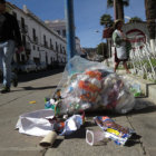 INSALUBRE: Muchos vecinos que no se enteraron del paro dejaron su basura en la calle provocando riesgo para la salud de la poblacin.