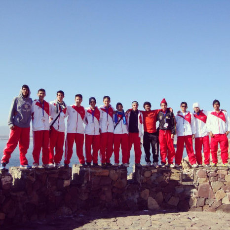 Los integrantes de la seleccin masculina de voleibol en La Serena, aprovechando las horas fuera de entrenamiento.