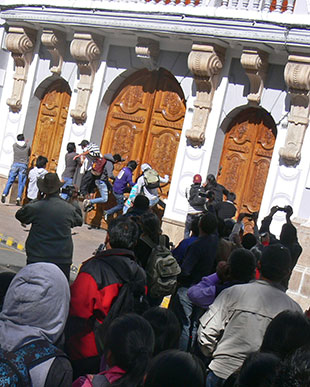 Tres frentes de conflicto ponen en jaque a Sucre