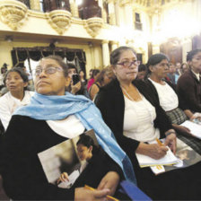 INFORME. Varias mujeres parteras participan en la presentacin de un informe que reivindica el papel de las comadronas en los partos.