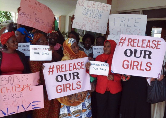 VIOLENCIA. Una reciente manifestación reclamando por las niñas secuestradas en Nigeria.