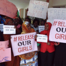 VIOLENCIA. Una reciente manifestación reclamando por las niñas secuestradas en Nigeria.