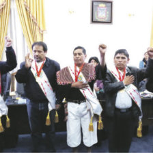 Acto. Jura el nuevo presidente de la Asamblea Legislativa Departamental, Pedro Vela.