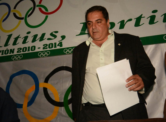 Álvaro Guzmán anunció la renuncia en una conferencia de prensa ayer, jueves, en La Paz.