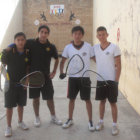 Los equipos B y A del colegio Alexander Von Humboldt (i); abajo, un pasaje del partido final de la C2, entre los colegios San Juanillo y Don Bosco Particular.