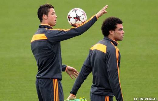 Cristiano Ronaldo (i) y Pepe son bajas para el amistoso de hoy.