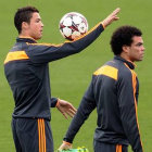 Cristiano Ronaldo (i) y Pepe son bajas para el amistoso de hoy.