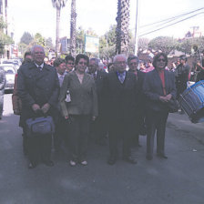 HOMENAJE. Los maestros y maestras de la promocin 1964 participaron de un corto desfile.