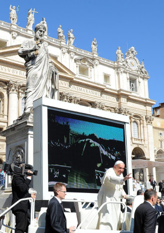 VISITA. El Papa Francisco durante una reciente audiencia en la Plaza San Pedro.