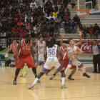 Una escena de un anterior partido entre Amistad y La Salle.