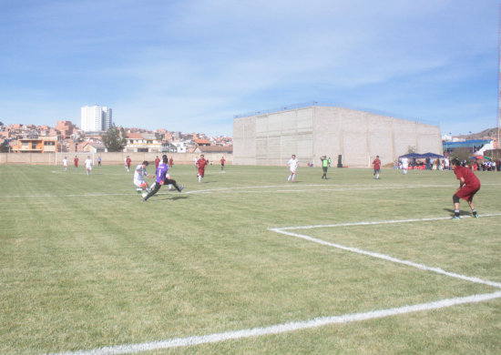 Ayer se jug un partido de prueba sobre el csped de la Auxiliar.