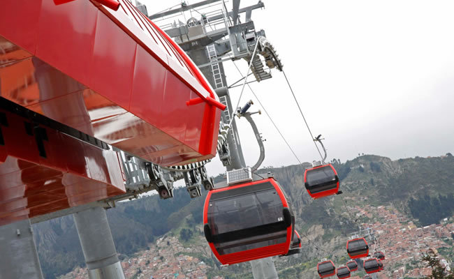 TRANSPORTE. El telefrico de La Paz es ampliamente requerido por la poblacin.