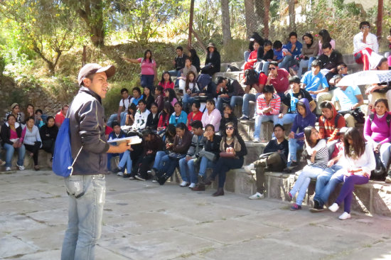 ASAMBLEA. Los estudiantes mantienen su posicin y decidieron que sus movilizaciones continuarn hoy, con una marcha a las 9:00.