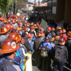 PROTESTA. Los trabajadores mineros bloquearon la circulacin en la avenida de El Maestro.