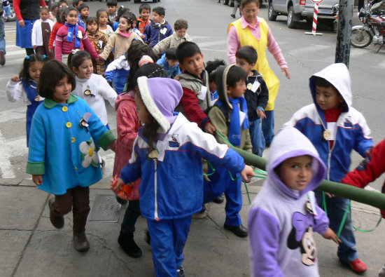 CUIDADOS. Recomiendan abrigar a los nios.