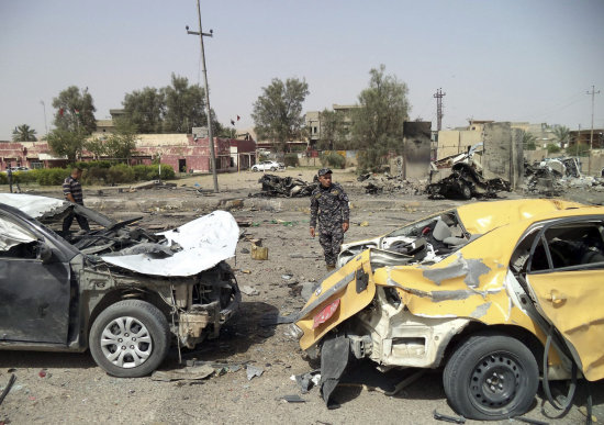 ATAQUE. Coches bomba en Bagdad.