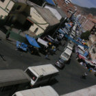 CONGESTIN. Las lneas de los sindicatos San Cristbal y Sucre transitan en caravanas por las mismas calles de la zona del Mercado Campesino.