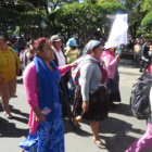 PROTESTA. La marcha pas por la Plaza.