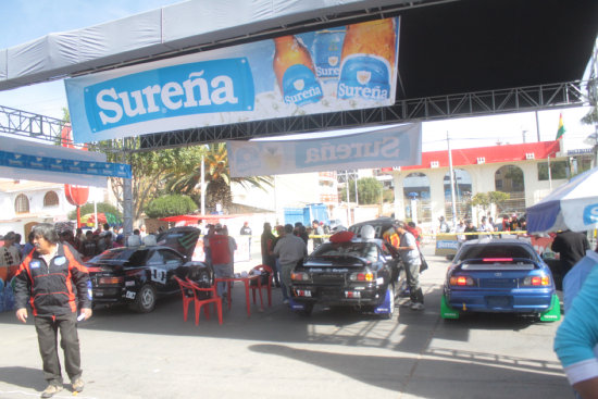 Los binomios capitalinos se sometieron ayer a la inspeccin y verificacin tcnica de sus automviles en la avenida Las Amricas.