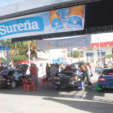 Los binomios capitalinos se sometieron ayer a la inspeccin y verificacin tcnica de sus automviles en la avenida Las Amricas.