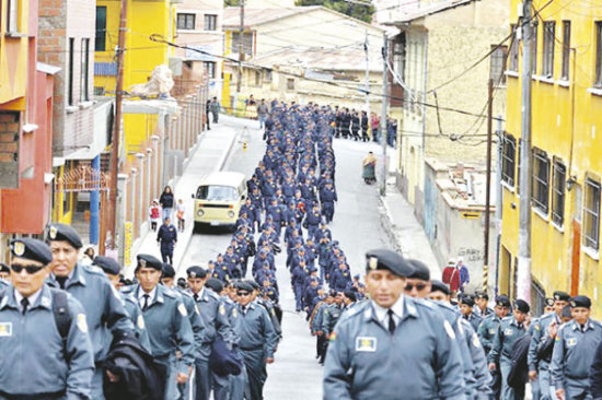 PROTESTAS. Suboficiales se manifestaron en abril por la descolonizacin en las FFAA.