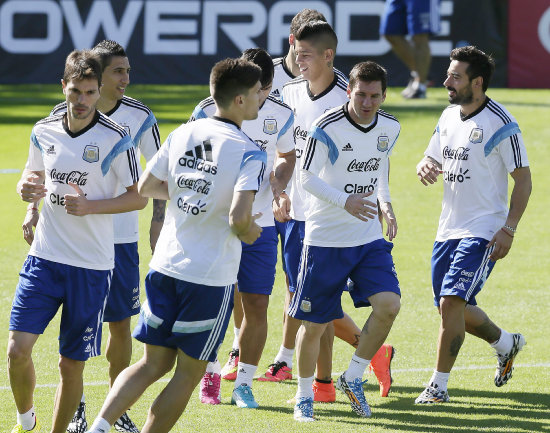 Con Lionel Messi como su lder, el equipo albiceleste intentar hoy obtener su primera victoria en el Mundial.